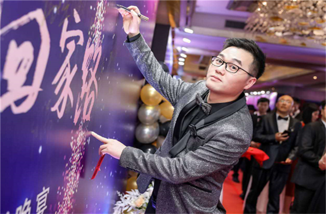 【高光“疫”事】勇敢逆行的特殊“网约车”——六合联盟90后，用信念打通生命运输线