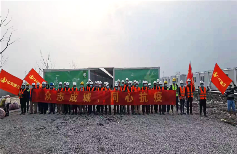 4月5日－18日，六合联盟三建奉贤龙湖天街、朝阳广场等5个项目先后集结203名施工人员参与了4个方舱医院的建设、改造工程。