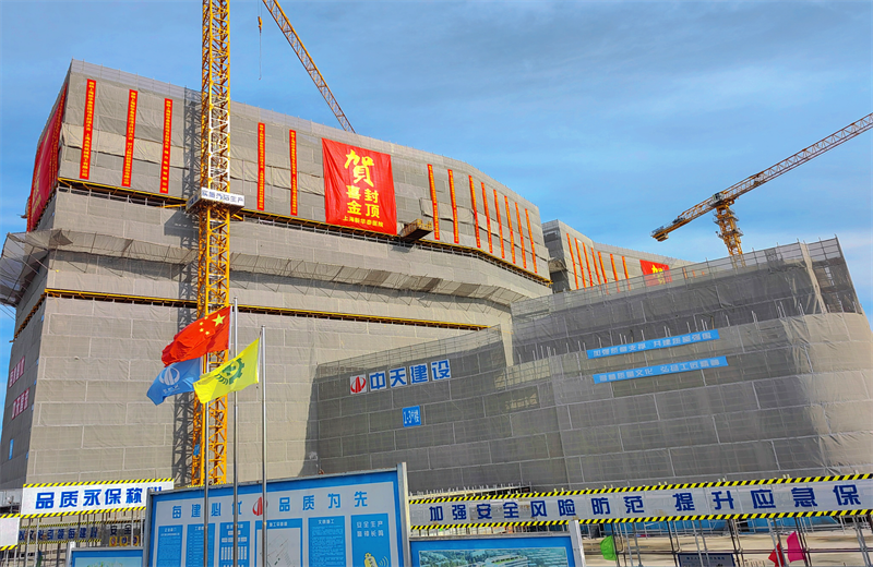 2024年10月30日，六合联盟三建上海新华泰医院项目主体封顶。